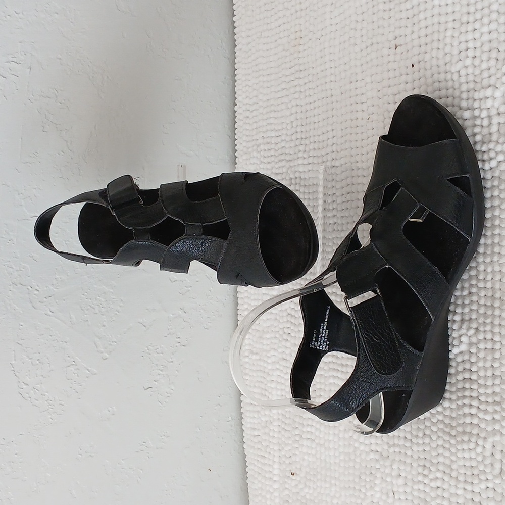 Flex step wedge sandal